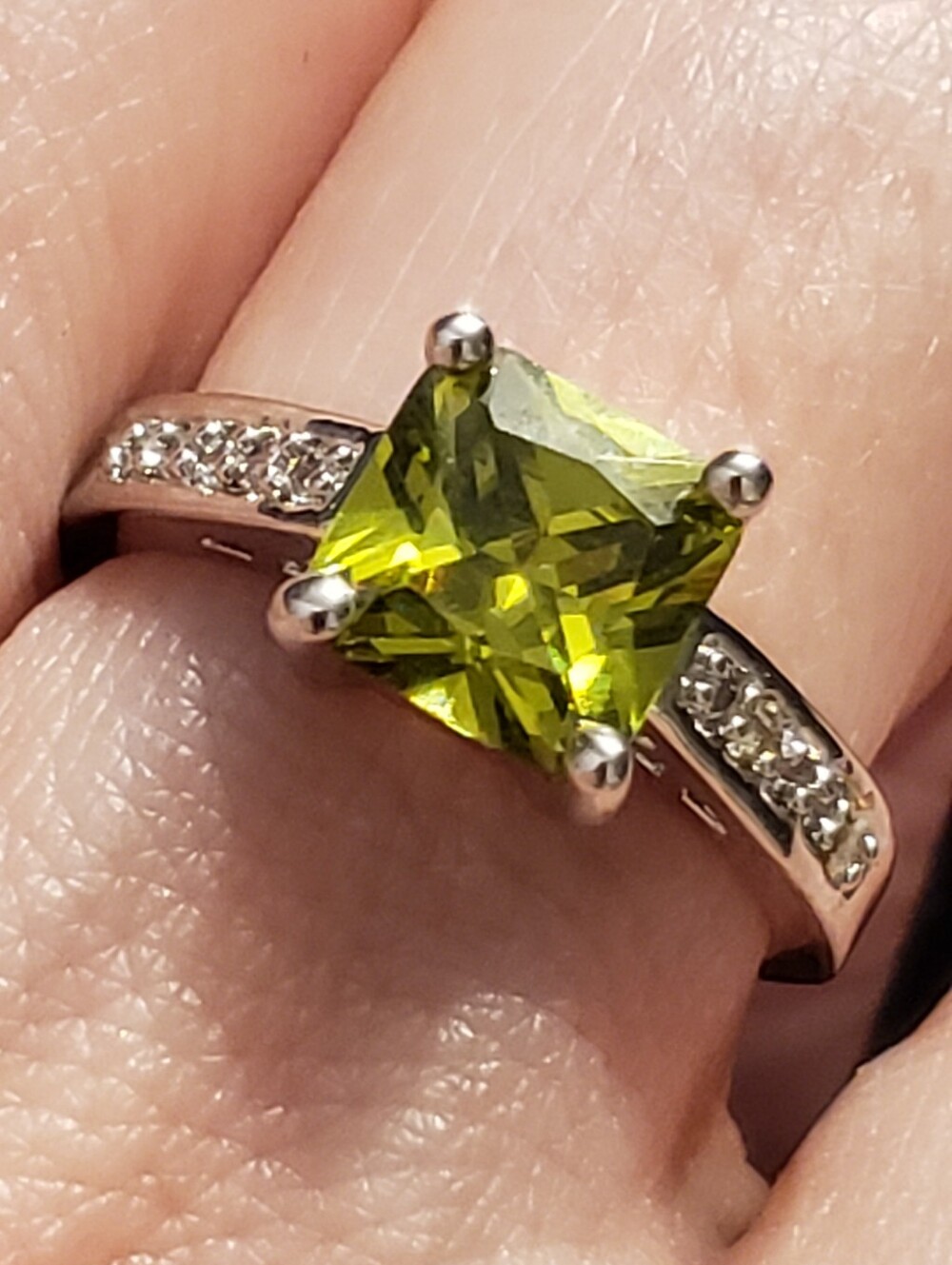 NEW Peridot, Olive, 925 Silver Stamped Ring, Size 7, Princess Cut. Brilliant.
